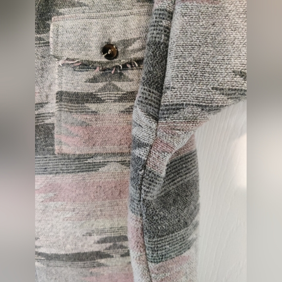 XL Aztec Patterned Shacket - Picture 4 of 9